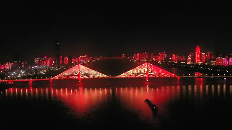 湖北武汉:无人机 灯光秀为庆祝中国共产党建党100周年营造良好氛围