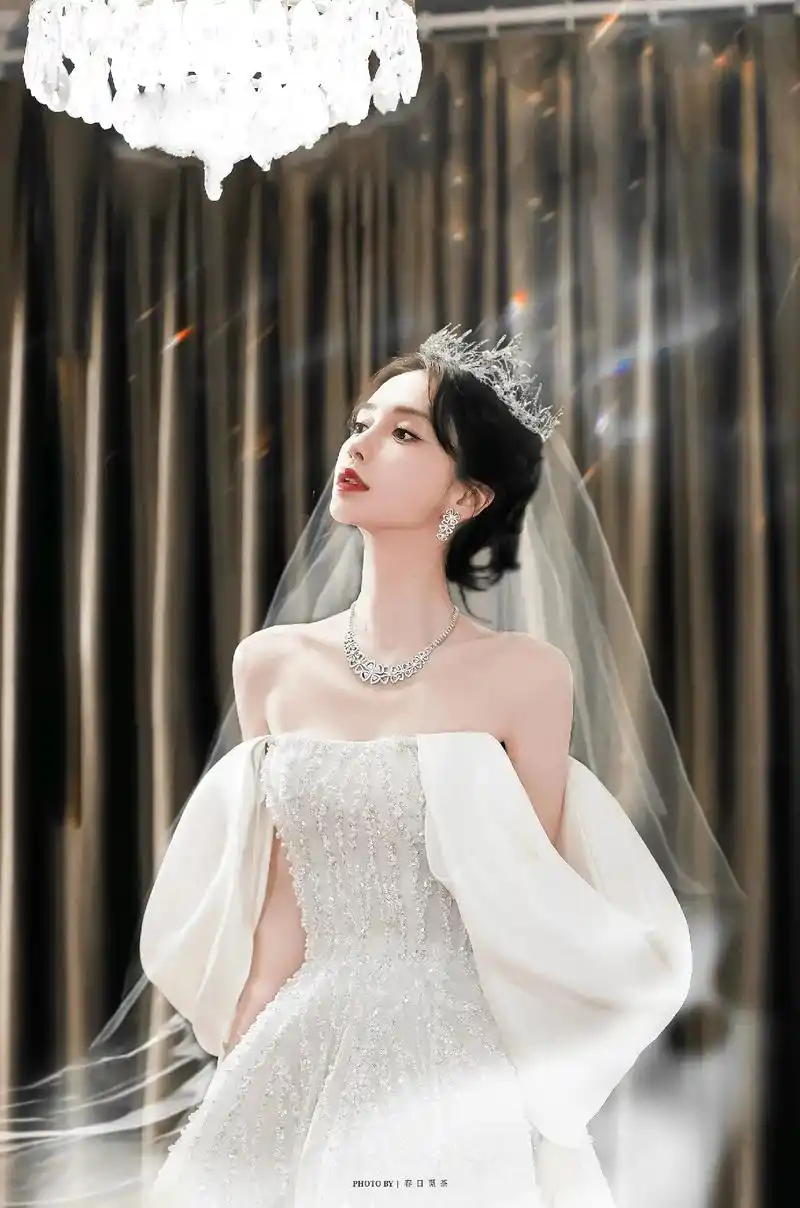 #angelababy #原创 #夏微颖 杨颖北京春晚礼服 - 抖音