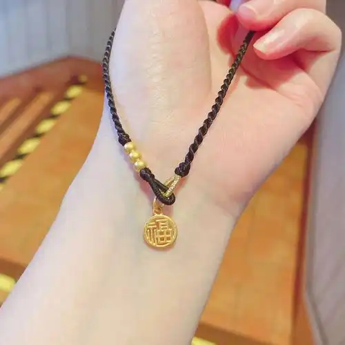 老凤凰黄金小福牌吊坠女款999足金福字小金珠手工编织黑绳项链可调节
