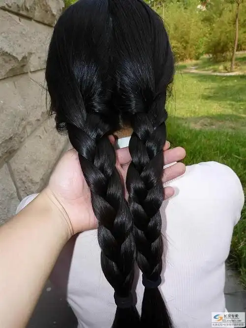 河南某高校大三女生超丰厚长发----------美的让人心醉