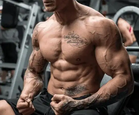 健身的肌肉男在平时会受到哪些不友好