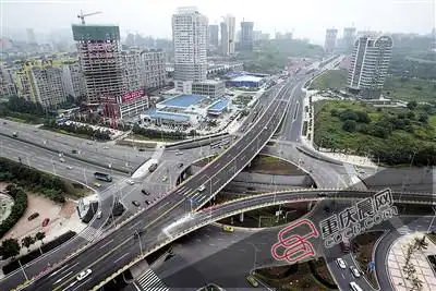 新牌坊20年完成蜕变.图为新牌坊立交. 重庆晨报记者 杨新宇 摄