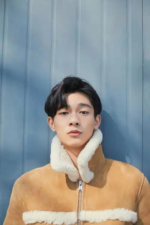 张宥浩阳光帅气春季写真图片