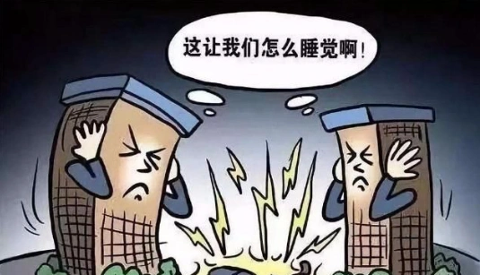 女子凌晨在家干这事,吵得邻居睡不着觉,民警来了还理直气壮