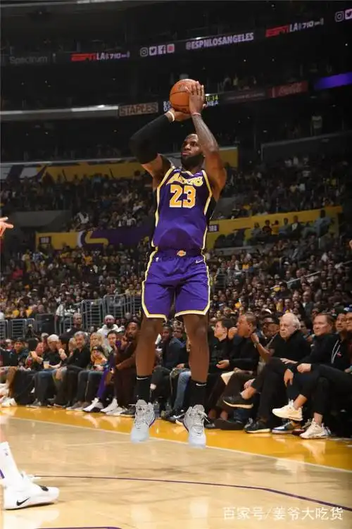 詹姆斯三分投篮