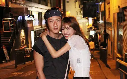 张子萱与老公昔日旧照曝光 被曝多次出轨脚踏三条船