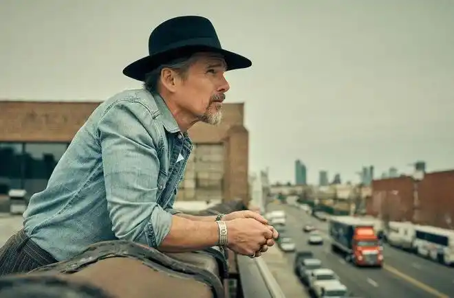 男星伊桑霍克therake杂志封面大片沧桑帅叔魅力十足