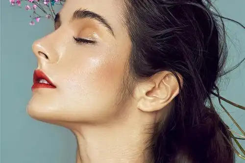 太阳一晒脸就红了都是肌肤敏感热的祸