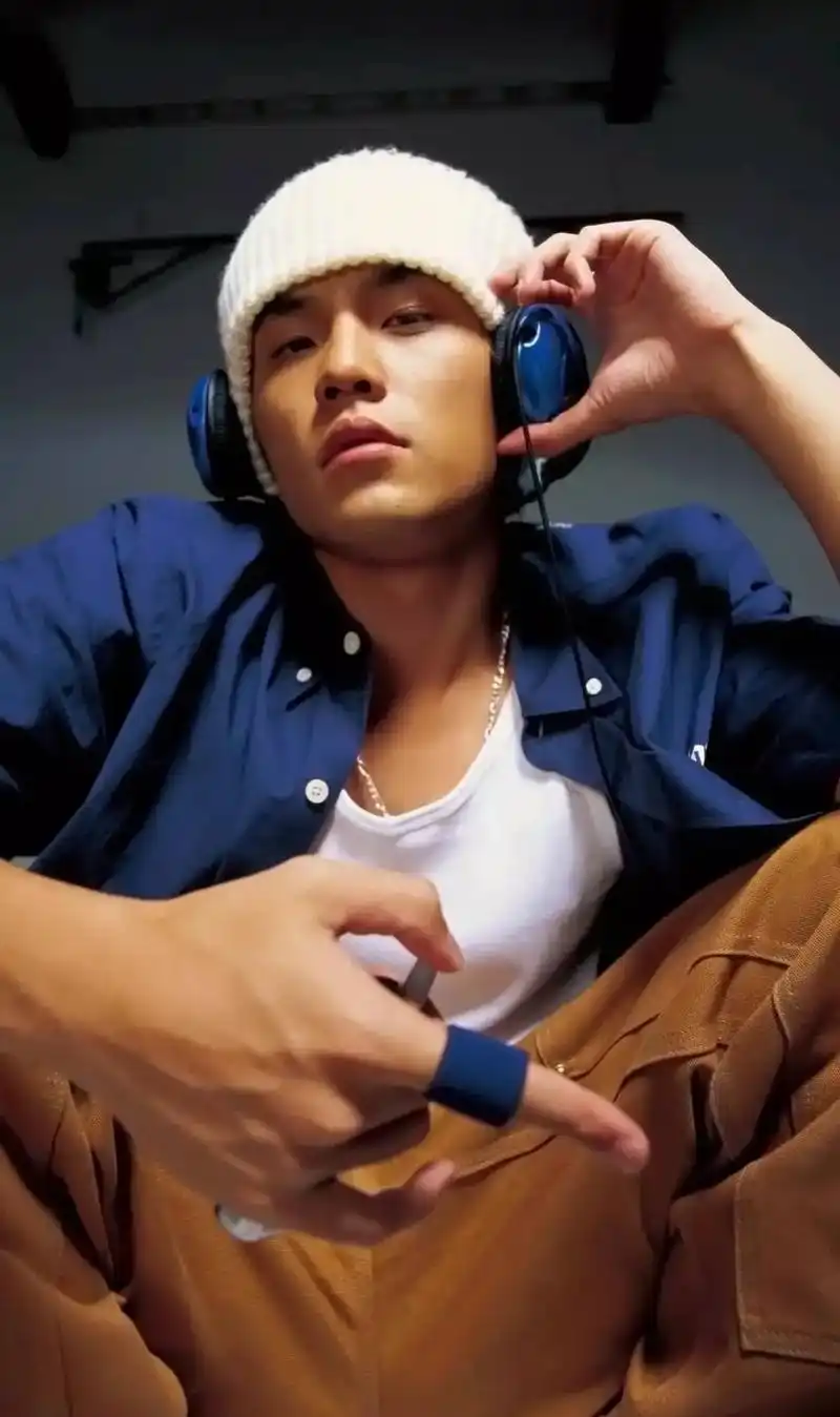 周杰伦稀有的帅照.伦哥帅呆了#无与伦比 #周杰伦 #抖音小助 - 抖音