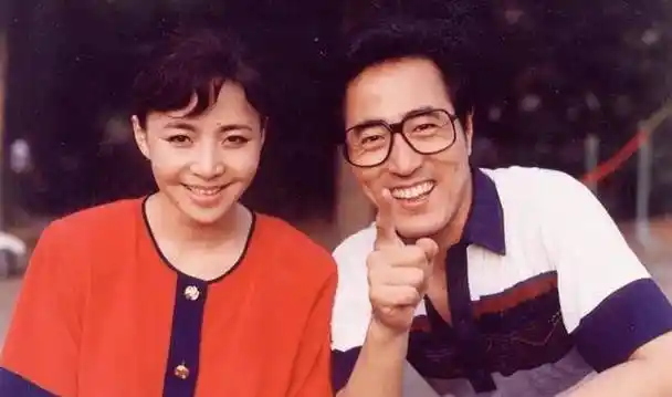 可惜后来宋丹丹去了北京人民艺术训练班,而初恋袁钢则是考上了北京