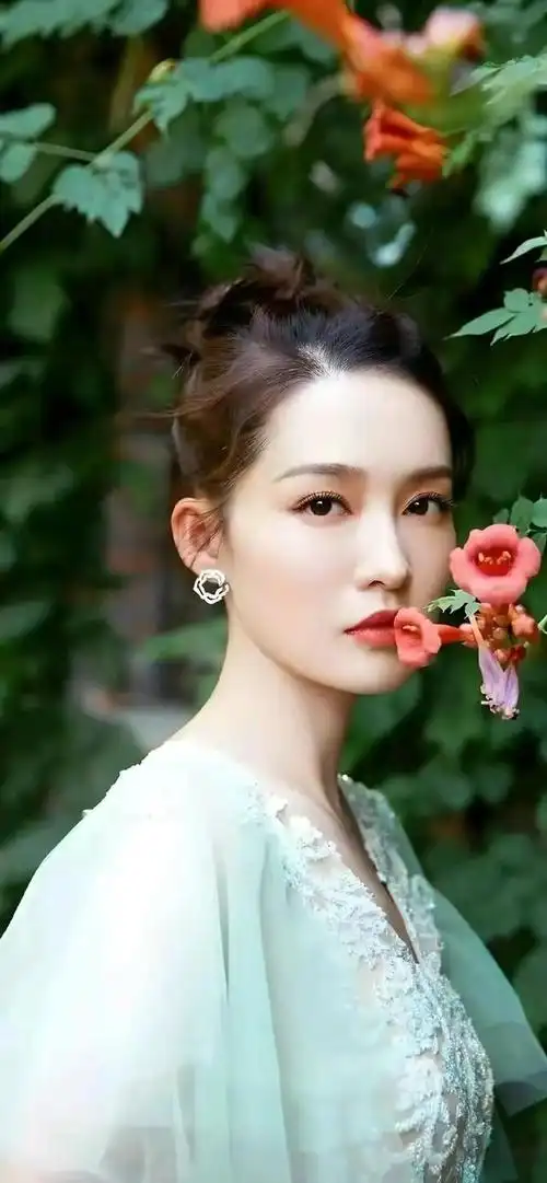 来看看宝藏女孩李沁的壁纸,天生丽质人淡如菊
