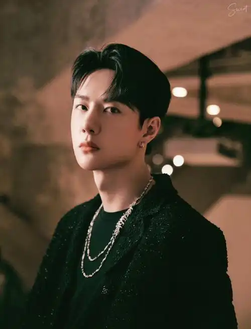 25 vf时装电影盛典饭修存图#王一博#惊艳了时光06#王一博 爱奇艺