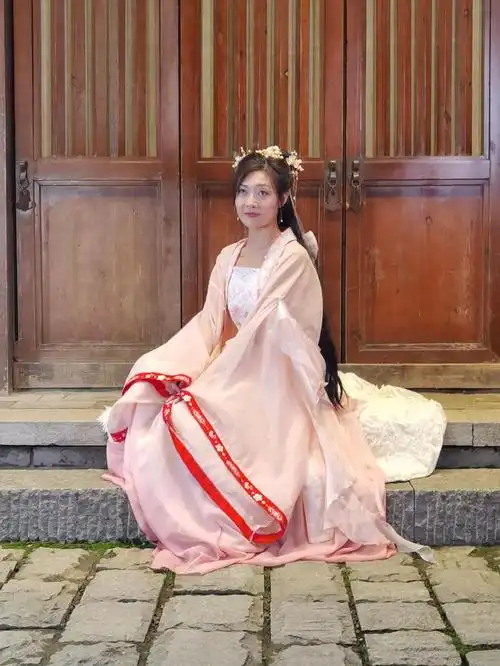 湖北襄阳:唐城美女__财经头条