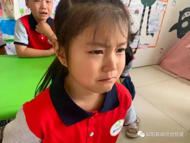 阜阳一幼儿园拍下孩子哭成一片