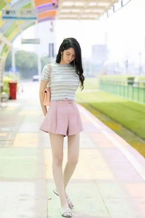 性感美女:爱蜜社性感女神angela小热巴靓丽车拍与丝袜