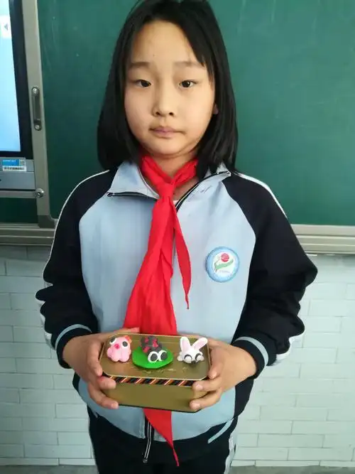 驻马店第二实验小学三年级一班变废为宝手工制作