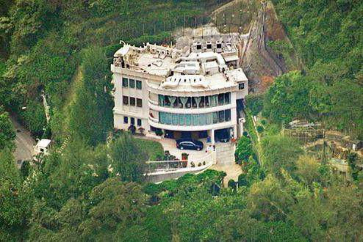 李嘉诚的"铜墙铁壁",扎克伯格的"伪装者"团队,大佬如何保护自己?