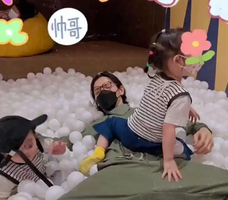 郭碧婷泳装生图曝光,有小肚腩和普通人没区别,当妈后太接地气