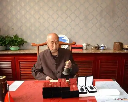 常青法师是五台山万佛阁的住持.