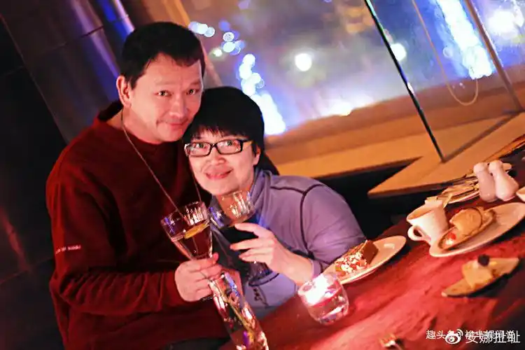 廖启智遗愿让人泪目,田启文承诺会做好托付事,妻子平静原因曝光