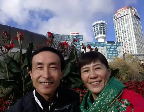 巩汉林与金珠.(资料图)