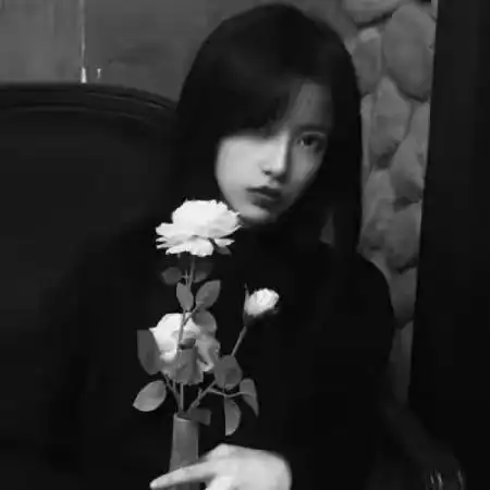 女生暗黑系头像真人 伤感很丧很颓废的女生-黑白头像