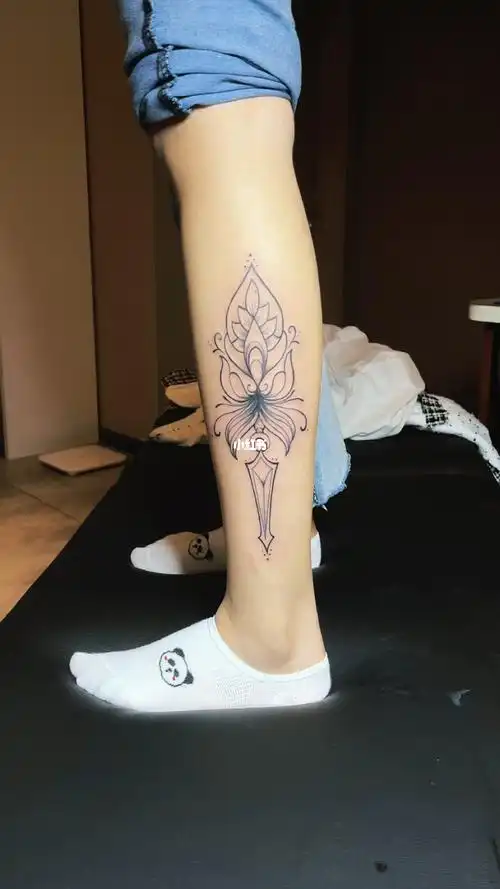 小腿纹身 女生纹身图案设计 #西安纹身  #宝鸡纹身 #穿孔  佳佳刺青