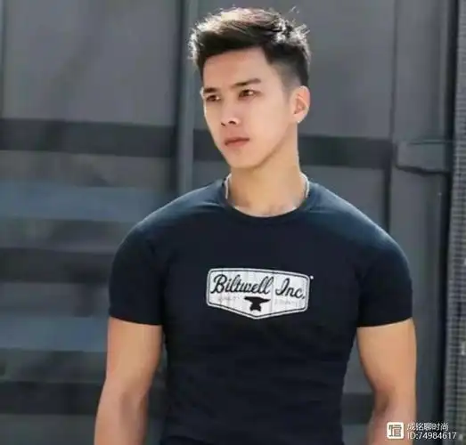 男生发质粗硬两边炸,这几款发型让你发型清爽干练,时尚又帅气