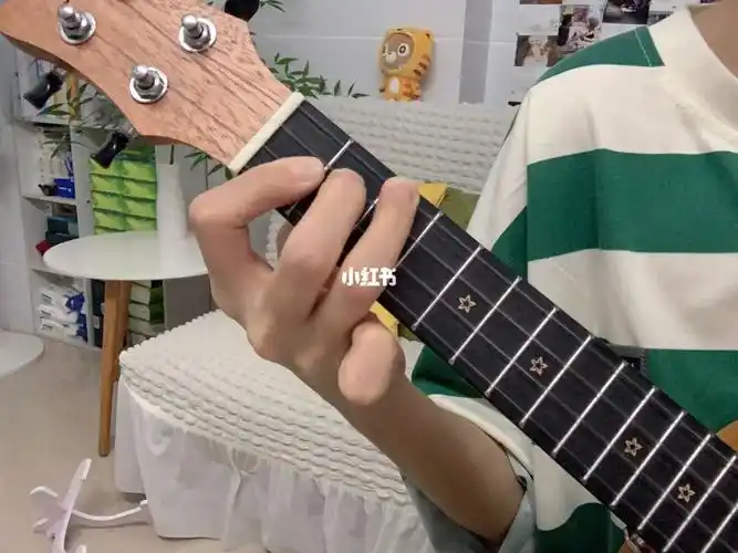 练习尤克里里bb小横按和弦拿你咋办