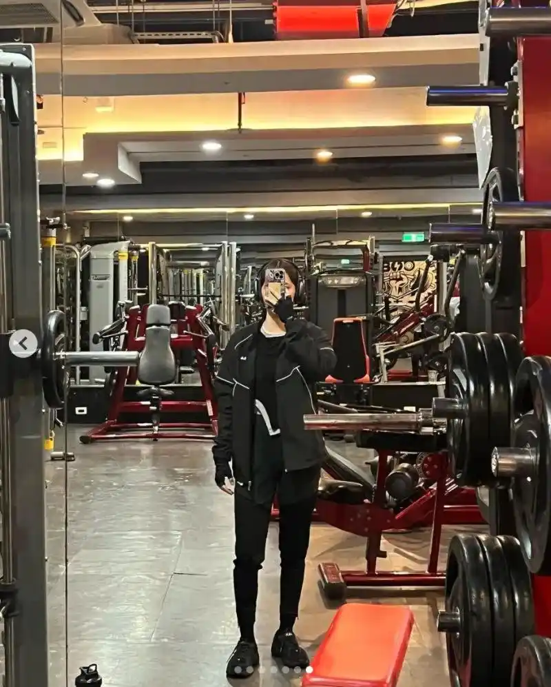 欧阳娜娜健身穿这样!真实身材看光