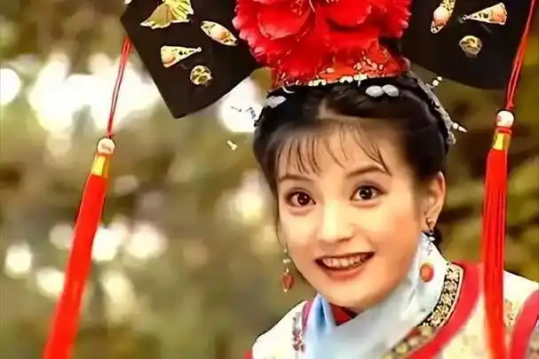 她的女儿赵薇,凭借《还珠