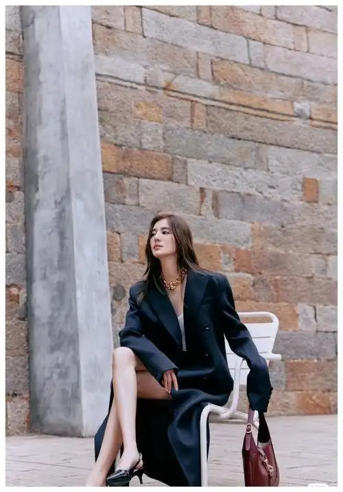 吴千语最新近照,展示个人风采,我的风格,别有一番风味.