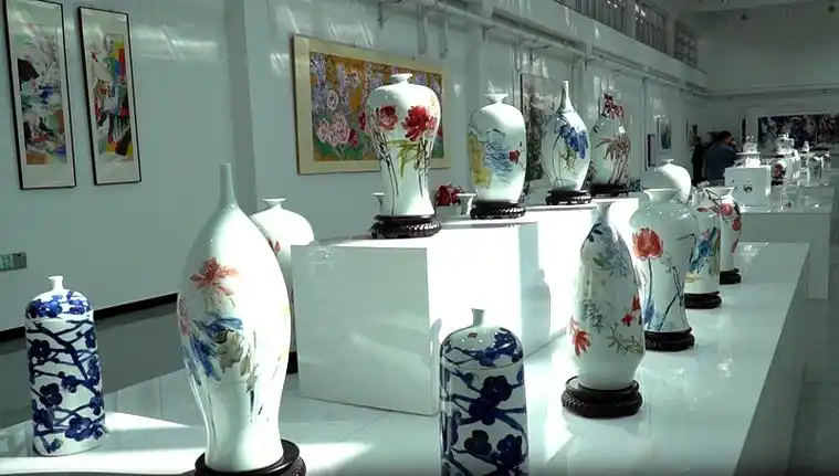 瓷瓶作画在这里就能实现!贺兰山陶瓷艺术馆开馆