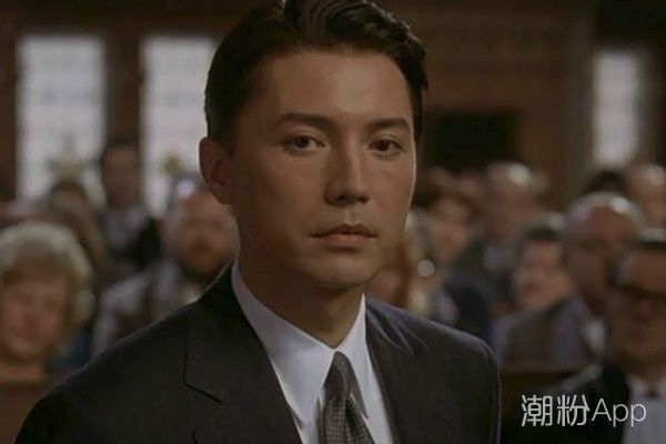 尊龙盛世美颜年轻时有多帅看看大家怎么评论