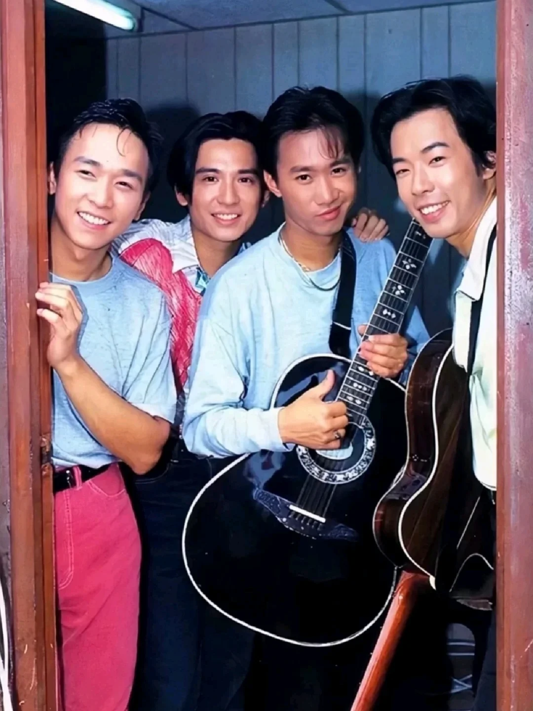 可去同名黄底大眼睛软件保存原图#beyond#黄家驹