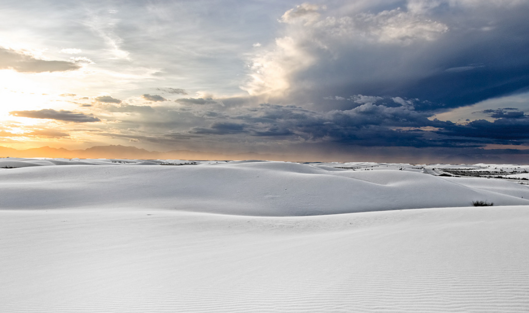 美国竟有个白色沙漠!是第一次原子弹试验让这里的沙子变色的吗?