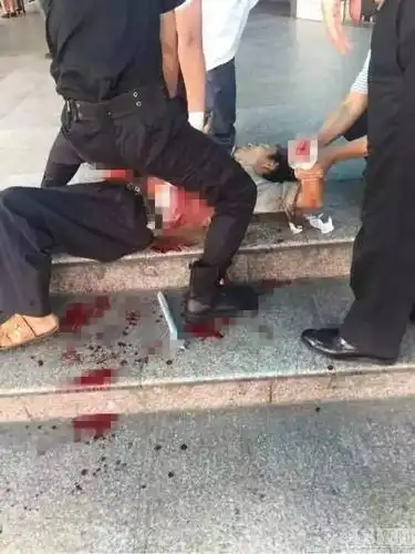 广西仔在深圳客运站连砍7人!场面血腥,胆小勿入