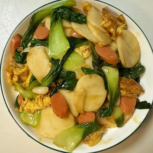 三个鸡蛋04,两根火腿肠,四棵青菜02,少许年糕片(仙女太懒,喜欢买