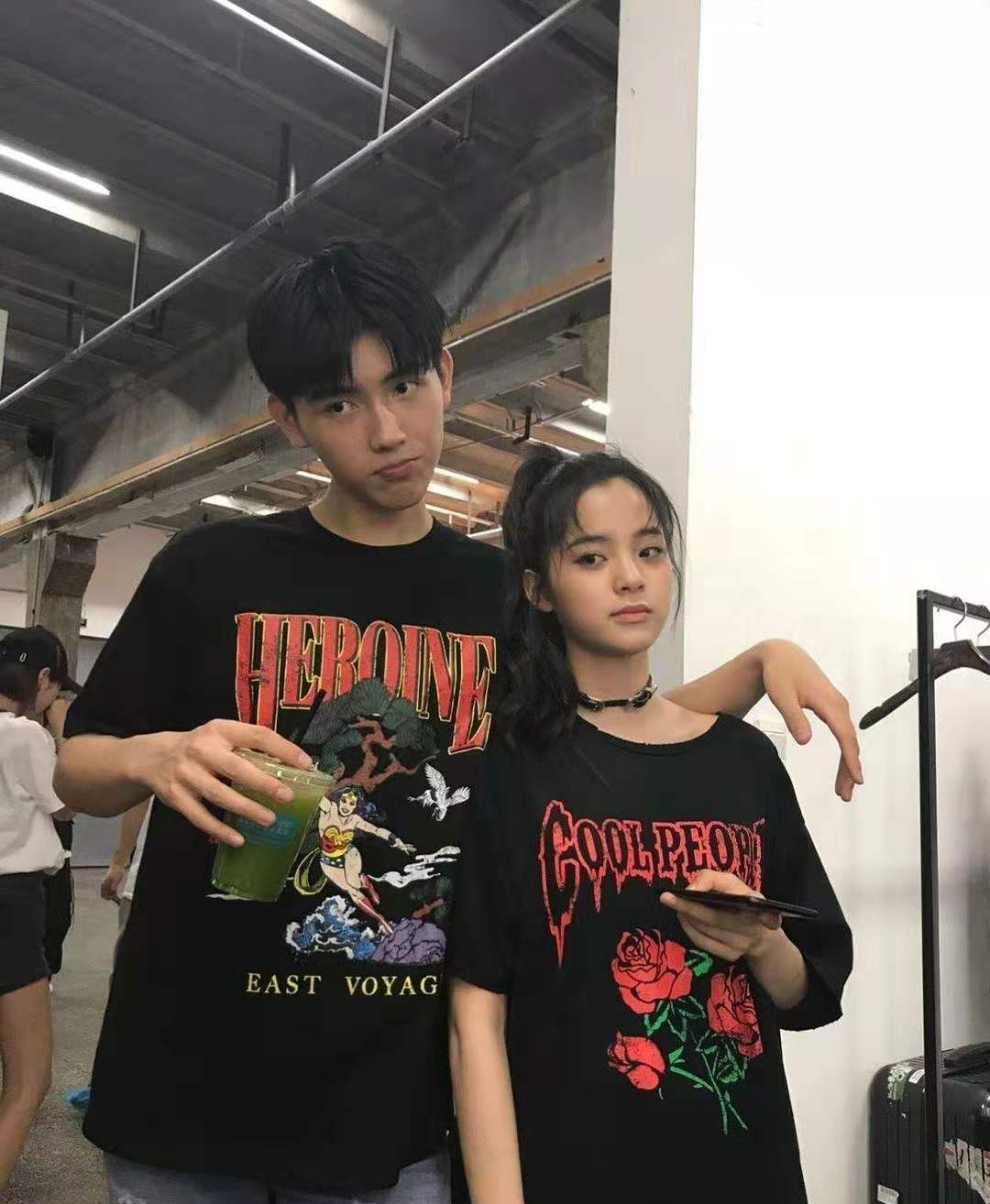 两人的恋情传闻却突然出现反转:陈飞宇在ins上取关了欧阳娜娜,疑似