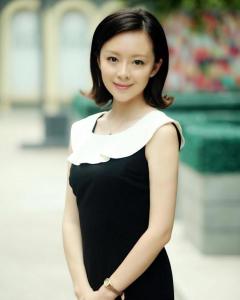 2007年参演大型情景喜剧《开心公寓》,同年与艺人计一彪获2006年年度