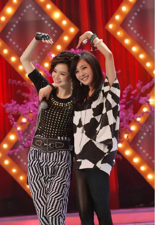 娱乐圈惊人内幕:戚薇手滑点赞杨幂新剧,昔日姐妹花关系现裂痕!