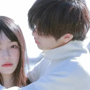 超火超火的海边亲密情侣头像的海边亲密