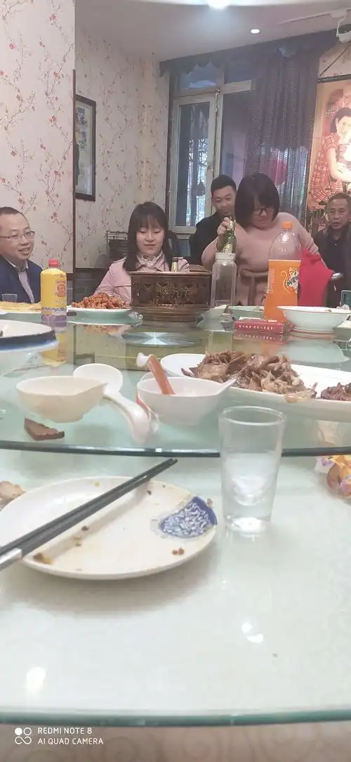 11.相亲相爱一家人相聚在老厨饭店,米兰请吃饭为三姑俩送行谢谢.