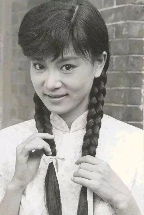 60岁的刘雪华年轻时倾国倾城,却惨遭抛弃,情路坎坷让人心疼