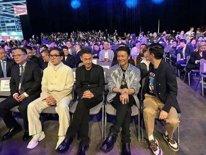 成龙张学友谢霆锋张家辉这四个人同框太有意思了