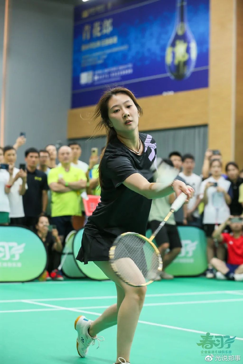 王小羽打卡郑州球馆秒变追星现场