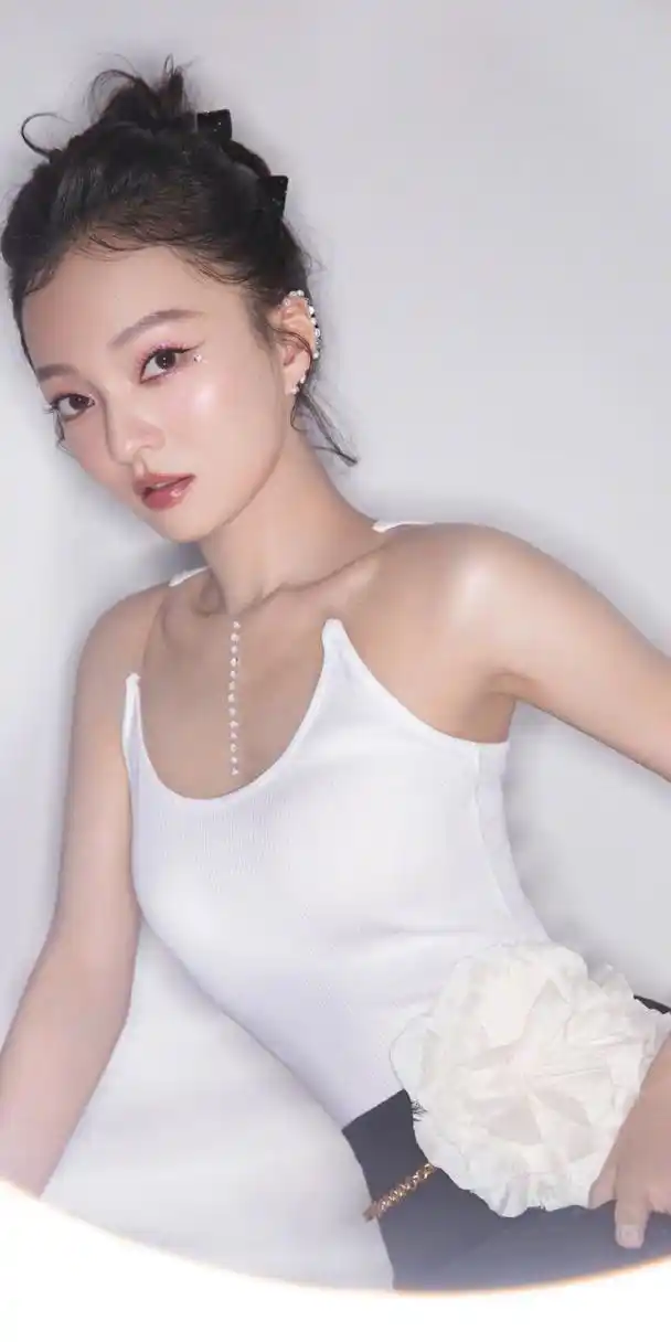 张韶涵黑白美人鱼氧气写真