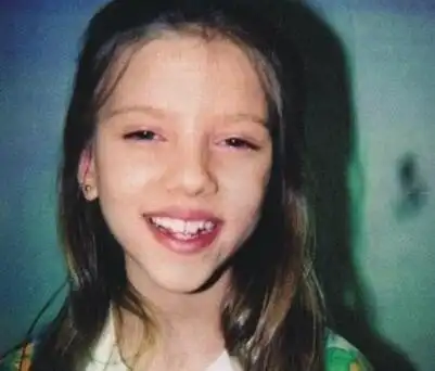 斯嘉丽·约翰逊   你还记得当年《小鬼当家》中的姐姐么?