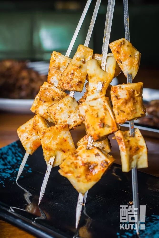 烤牛心管是这里的特色,特别的厚实有料,小编每次来点都是十串起!