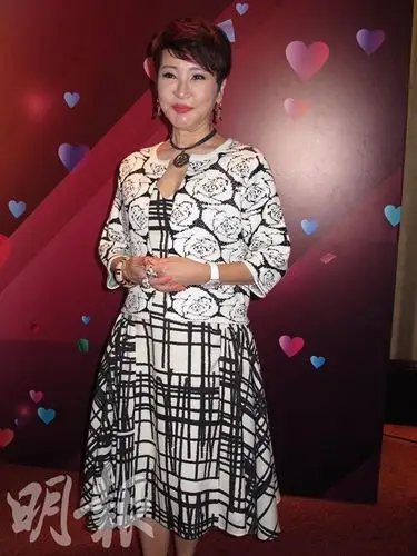 狄波拉(拉姑)昨晚出席晚宴,谈及有传儿子谢霆锋的女友王菲怀孕,她笑说